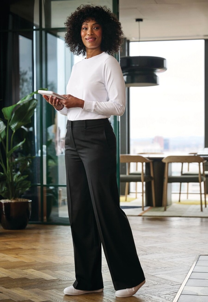 cora_trouser_-_black_-_download_for_web.jpg
